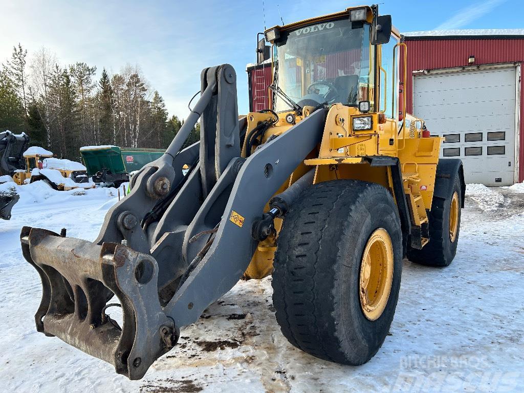 Volvo L 120 D Pale gommate