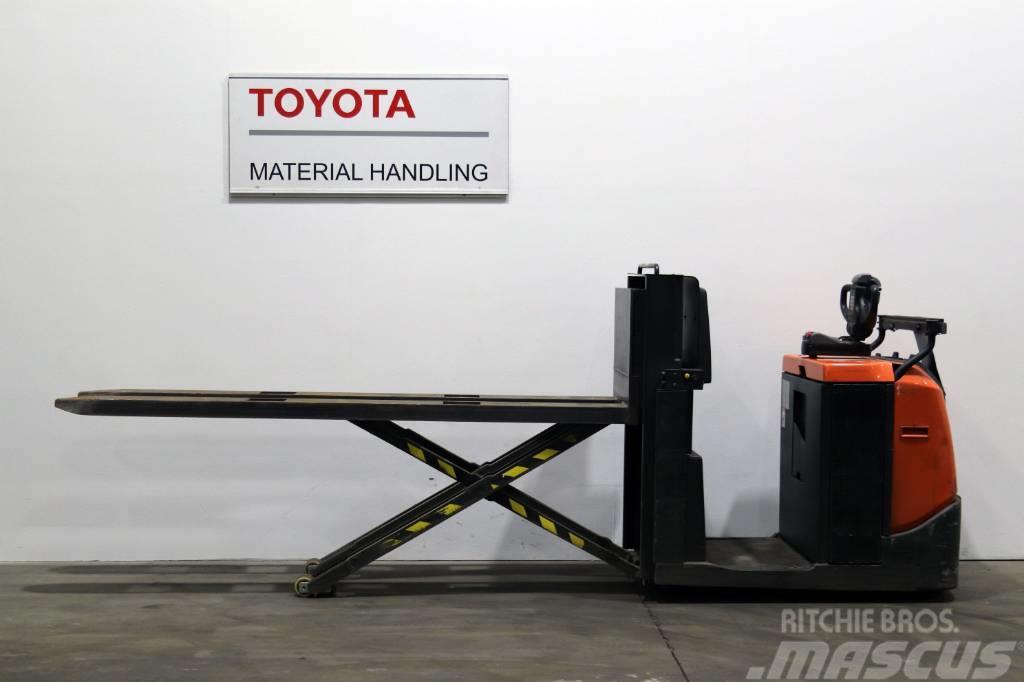 Toyota OSE200X Low lift order picker