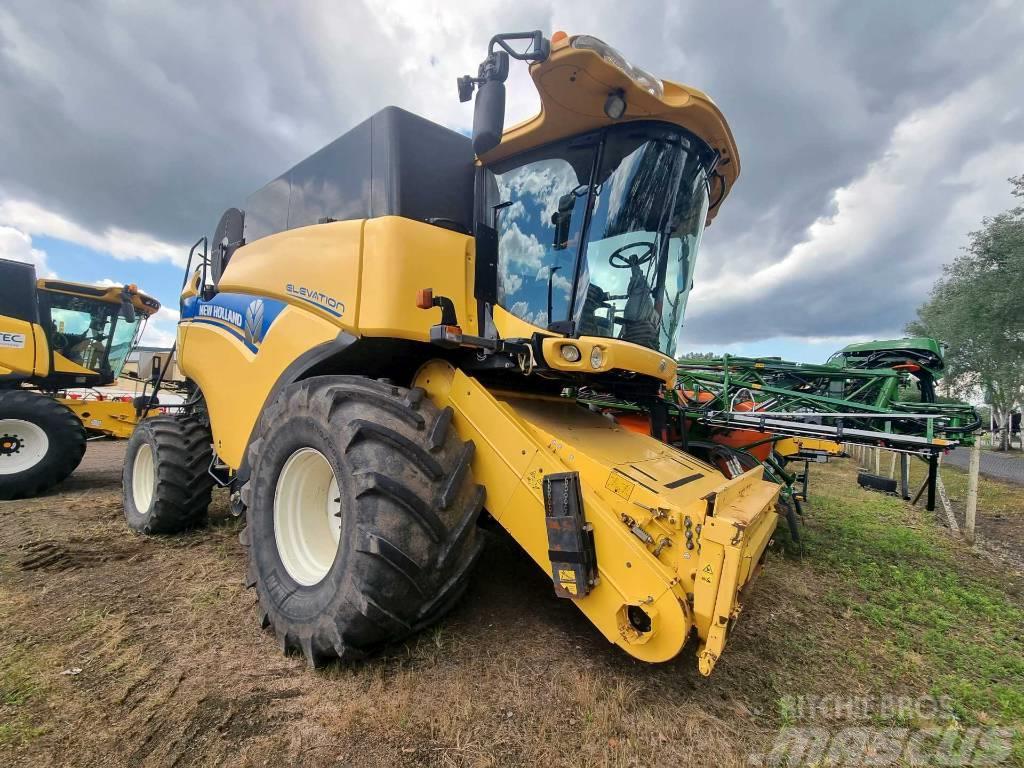 New Holland CX 8080 Elevation Combine harvesters