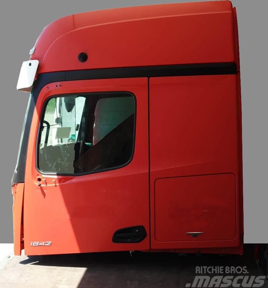 Mercedes-Benz ACTROS BIG SPACE 2500 mm Cabins and interior