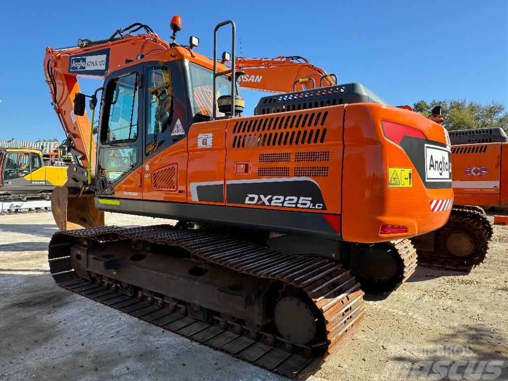  Dossan DX225LC-5 Crawler excavators