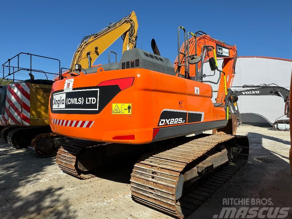  Dossan DX225LC-5 Crawler excavators