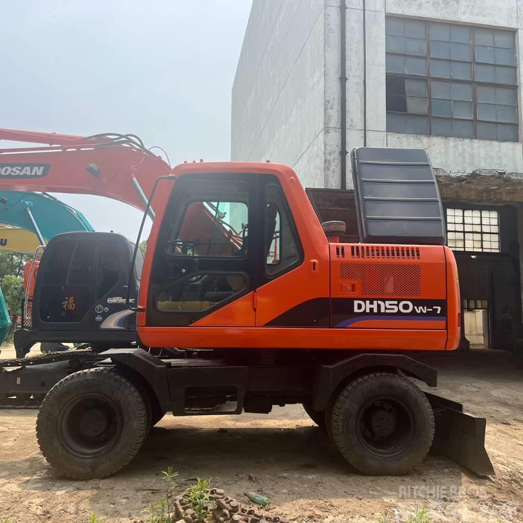 Doosan 150W Wheeled excavators
