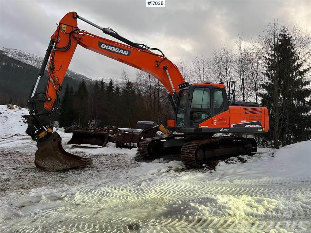 Doosan DX225 LC-5 excavator w/ rotor tilt, Cleaning bucke Crawler excavators