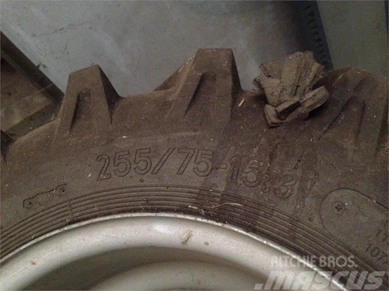 Starco 255/75-15,3 4 stk. det ene er skadet se billede Tyres, wheels and rims