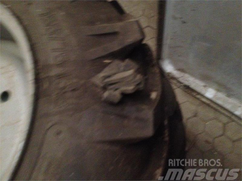 Starco 255/75-15,3 4 stk. det ene er skadet se billede Tyres, wheels and rims