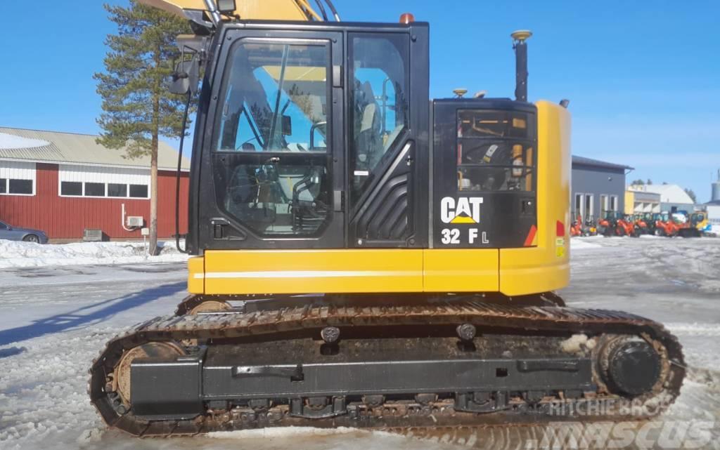 CAT 325FLCR PYÖRITTÄJÄLLLÄ Crawler excavators