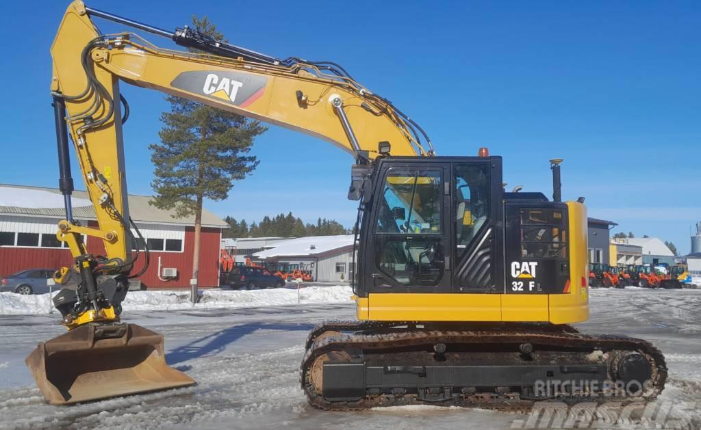 CAT 325FLCR PYÖRITTÄJÄLLLÄ Crawler excavators