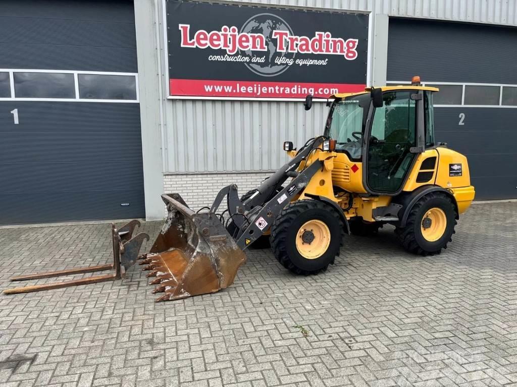 Volvo L25 L25F, LOW HOURS, bucket and forks!! Wheel loaders