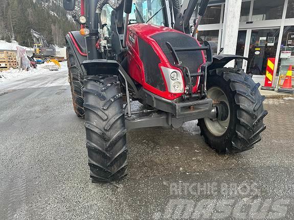 Valtra N123 H5 Tractors