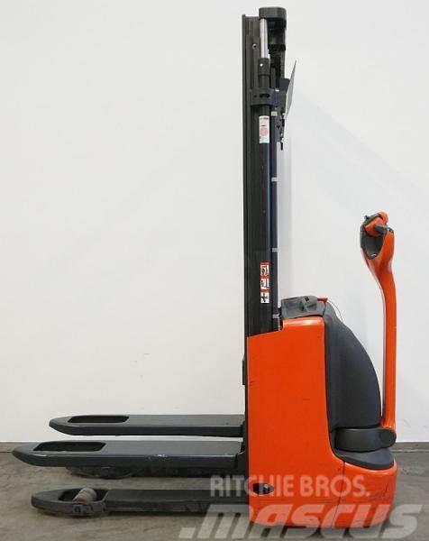 Linde L 12 1172 Self propelled stackers