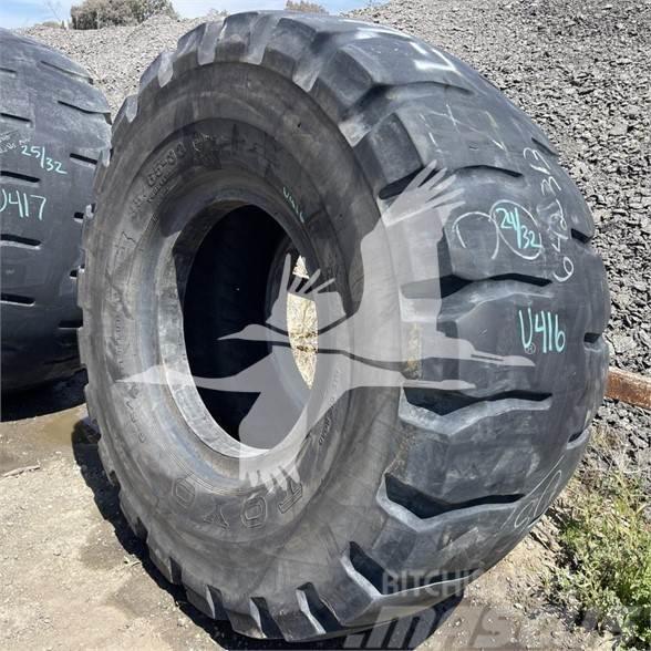 Toyo 35/65x33 Tyres, wheels and rims