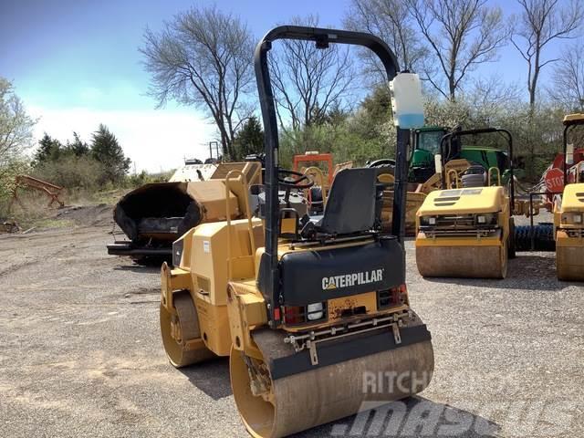 CAT CB32 Twin drum rollers