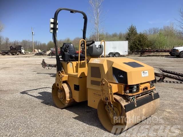 CAT CB32 Twin drum rollers