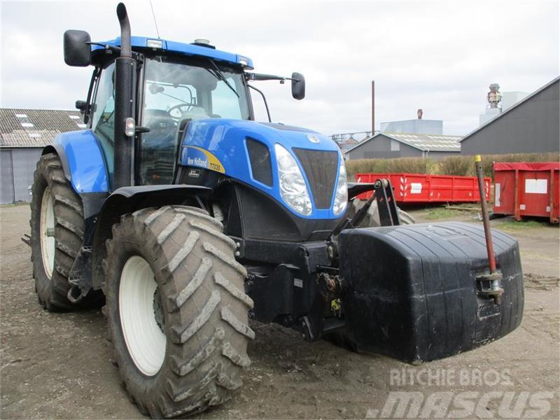 New Holland T7030 med ekstra udstyr Tractors