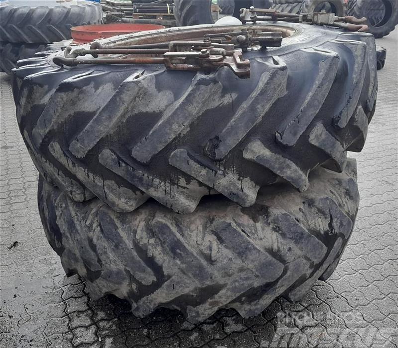 Dunlop 20.8R38 Dual wheels
