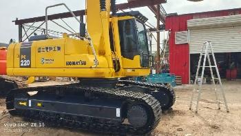 Komatsu 220