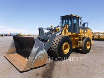 John Deere 744L