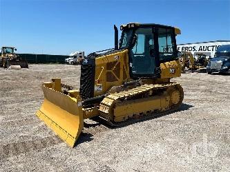 CAT D1
