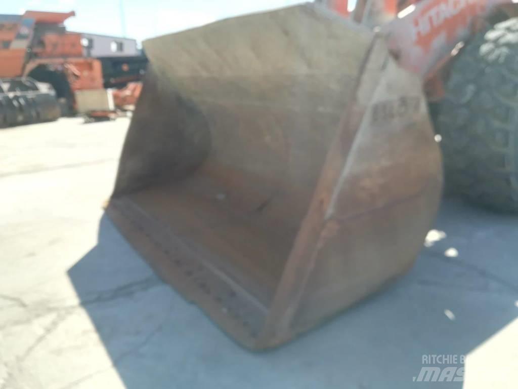 Hitachi ZW 370-6 Pale gommate