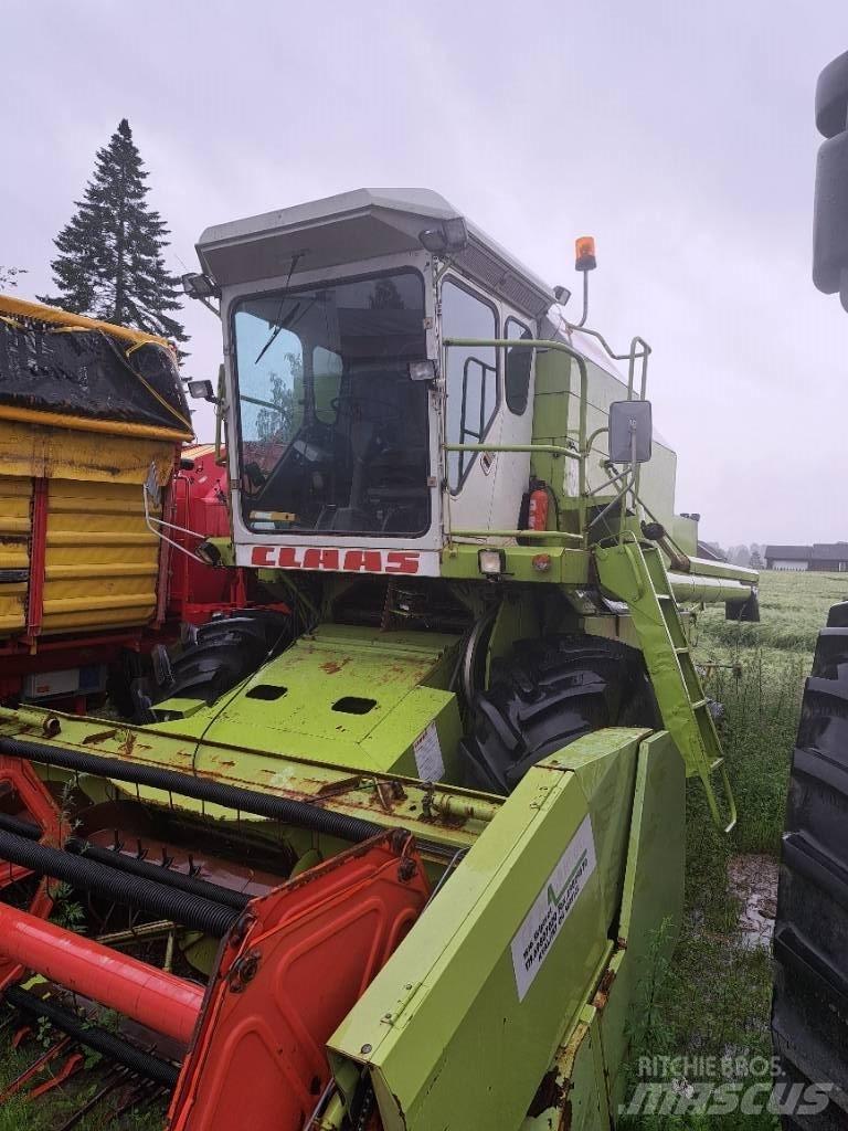 CLAAS Dominator 68 Mietitrebbiatrici