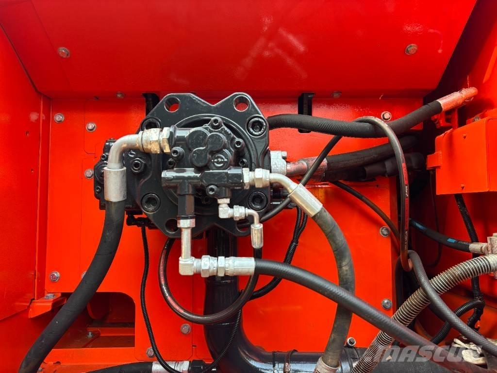 Doosan DX300LC-9C Escavatori cingolati