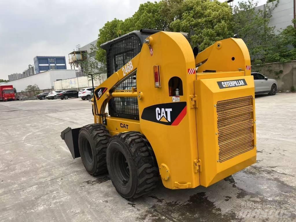 CAT 246B Mini pale