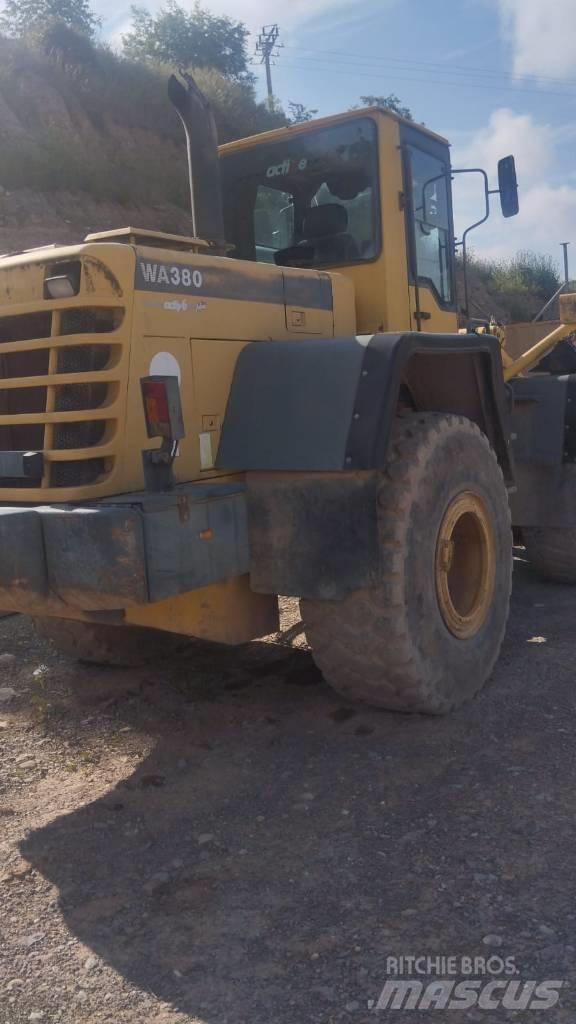Komatsu WA 380-3H Pale gommate