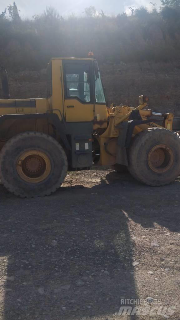 Komatsu WA 380-3H Pale gommate