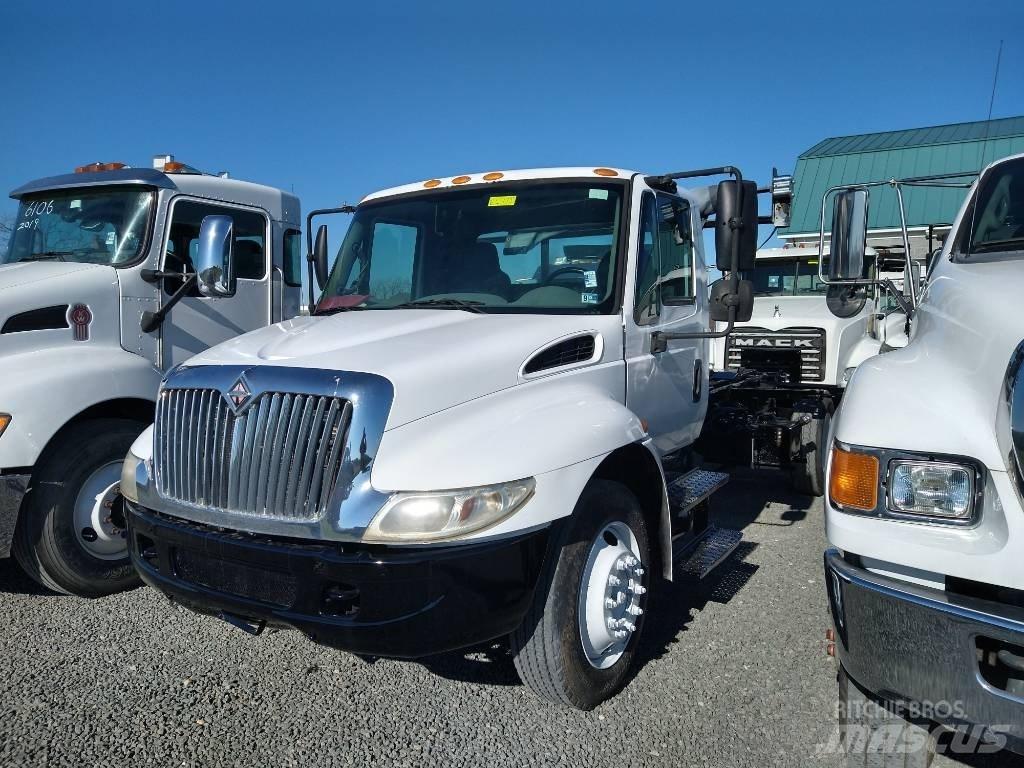 International 4400 Camion dei rifiuti