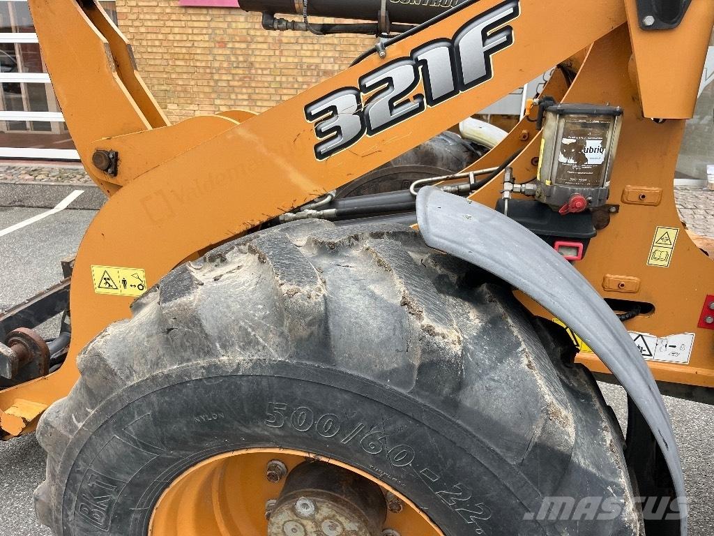 CASE 321 F Pale gommate