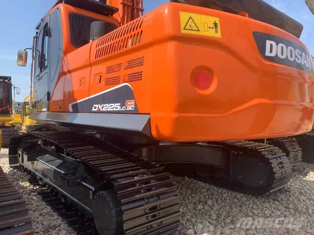 Doosan DX 225 Escavatori cingolati