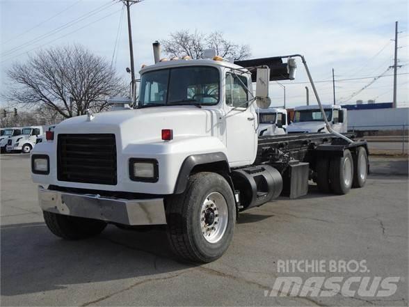 Mack RD600 Camion con gancio di sollevamento