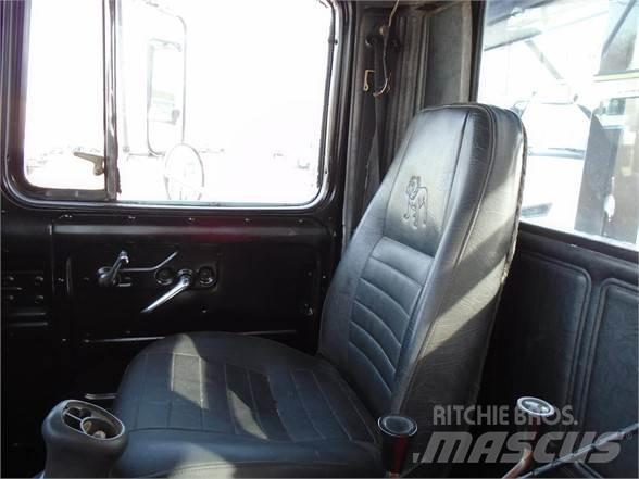 Mack RD600 Camion con gancio di sollevamento