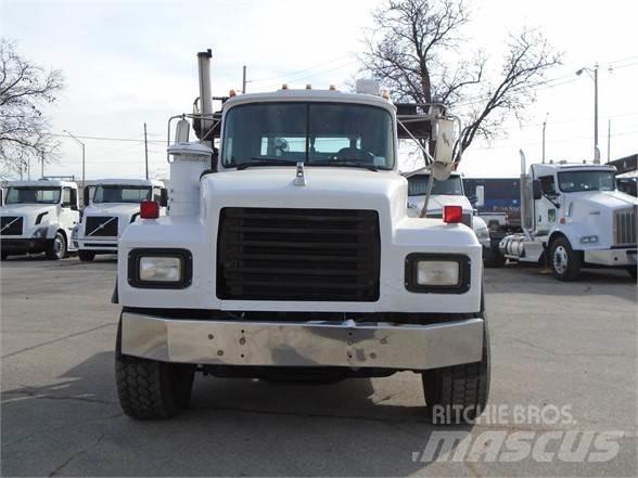 Mack RD600 Camion con gancio di sollevamento
