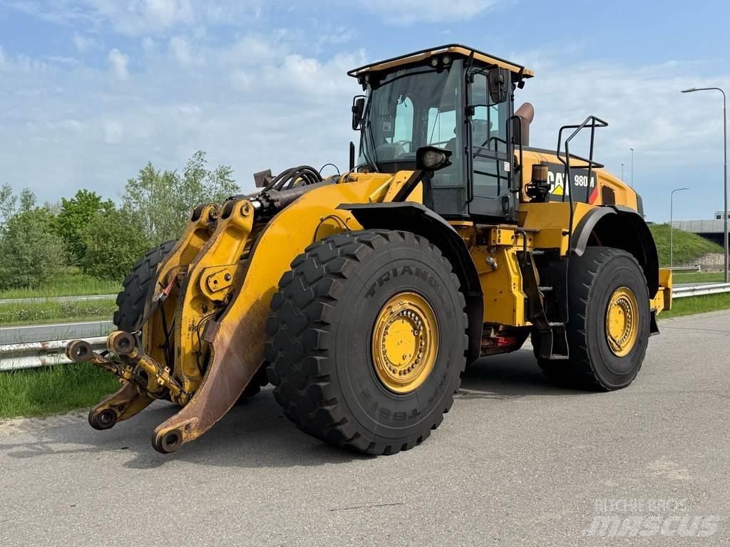 CAT 980M Pale gommate