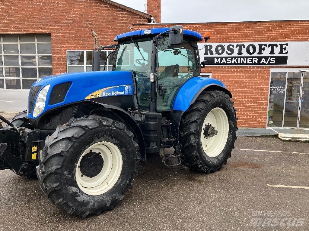 New Holland T 7030 Trattori