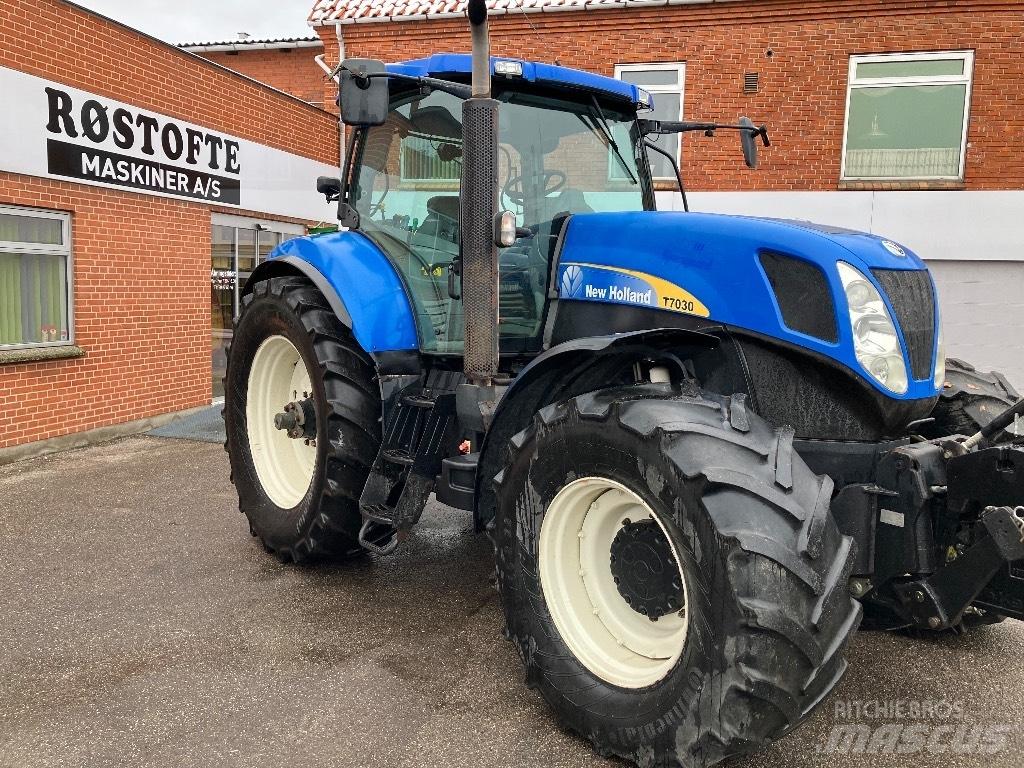 New Holland T 7030 Trattori