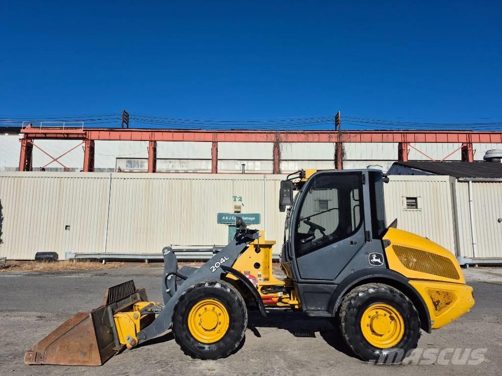John Deere 204 L Pale gommate