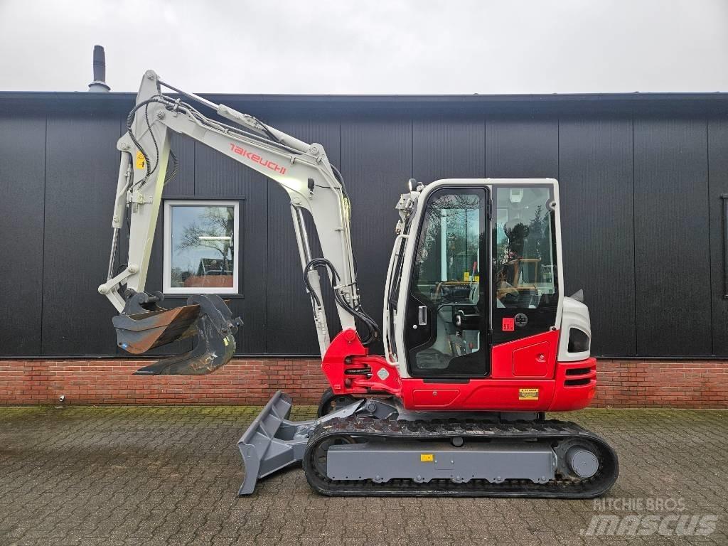 Takeuchi TB250-2 Movimentazione rifiuti