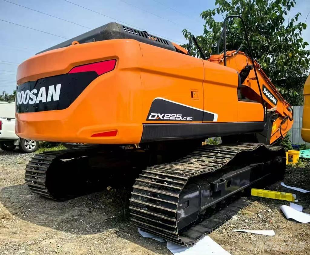 Doosan DX 225 LC Escavatori cingolati