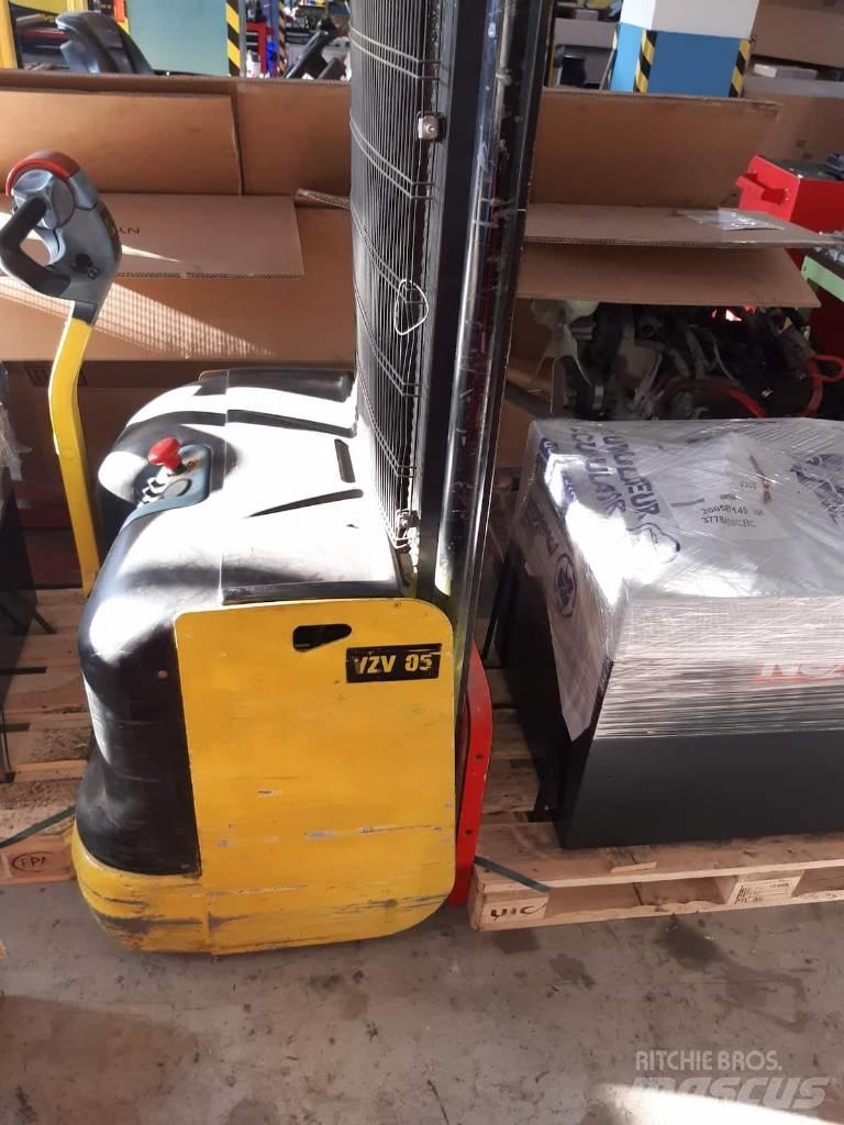 Hyster S 1.2 Transpallet uomo a terra