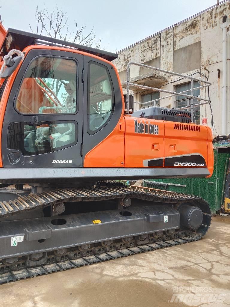 Doosan DX300 Escavatori cingolati