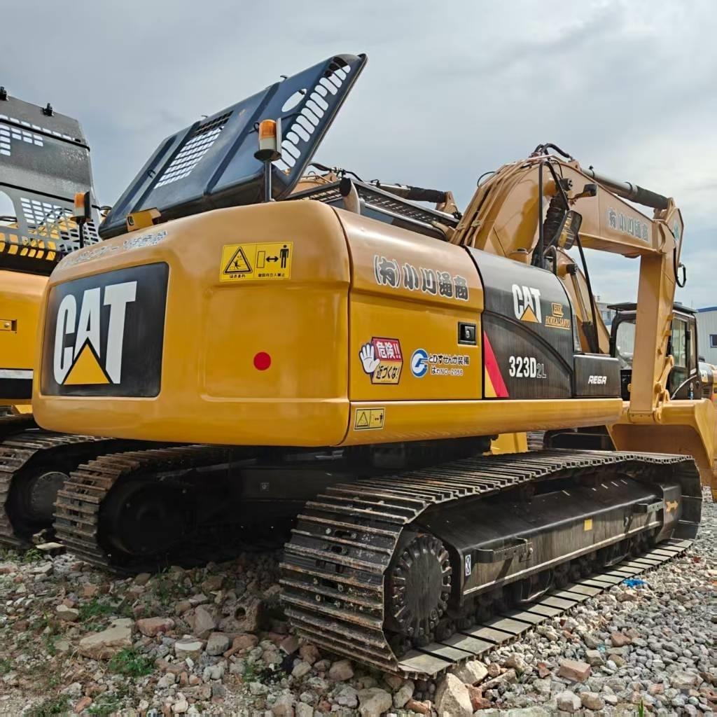 CAT 323D2 Escavatori cingolati