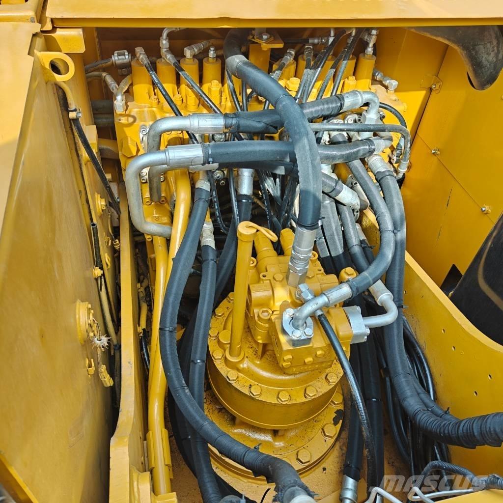 CAT 323D2 Escavatori cingolati