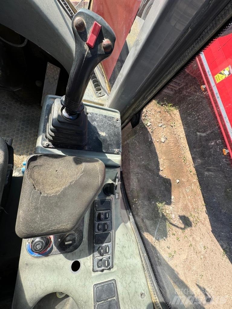 Hitachi LX 210 E Pale gommate