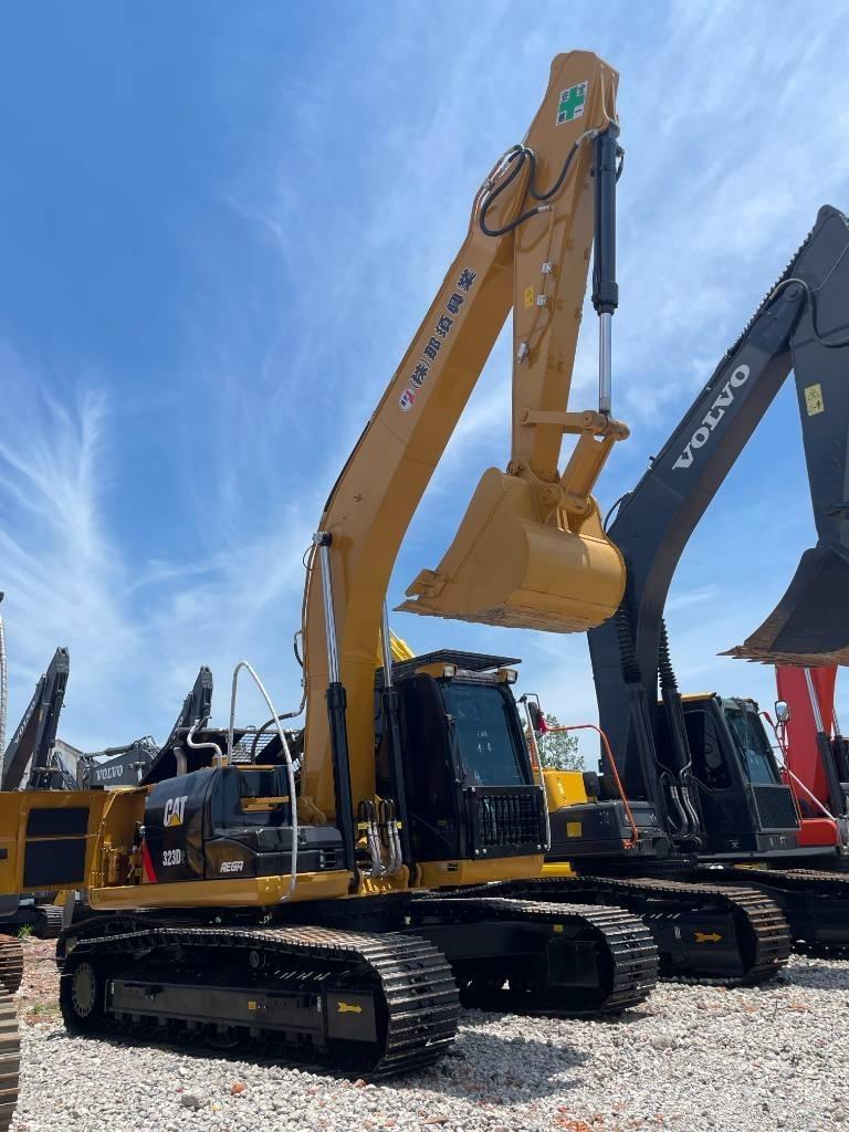 CAT 323 Escavatori cingolati