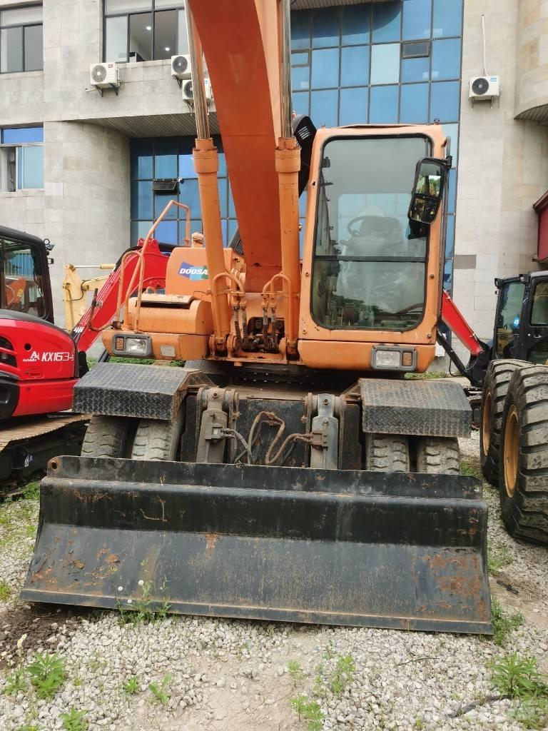 Doosan DH 210 W-7 Escavatori gommati