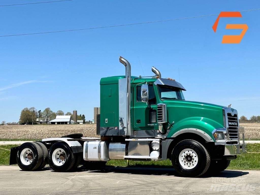 Mack TD713 Camion altro