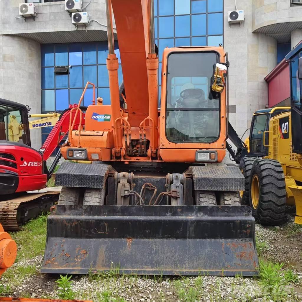 Doosan DH 210 W-7 Escavatori gommati